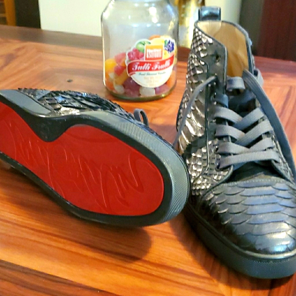 Shoe